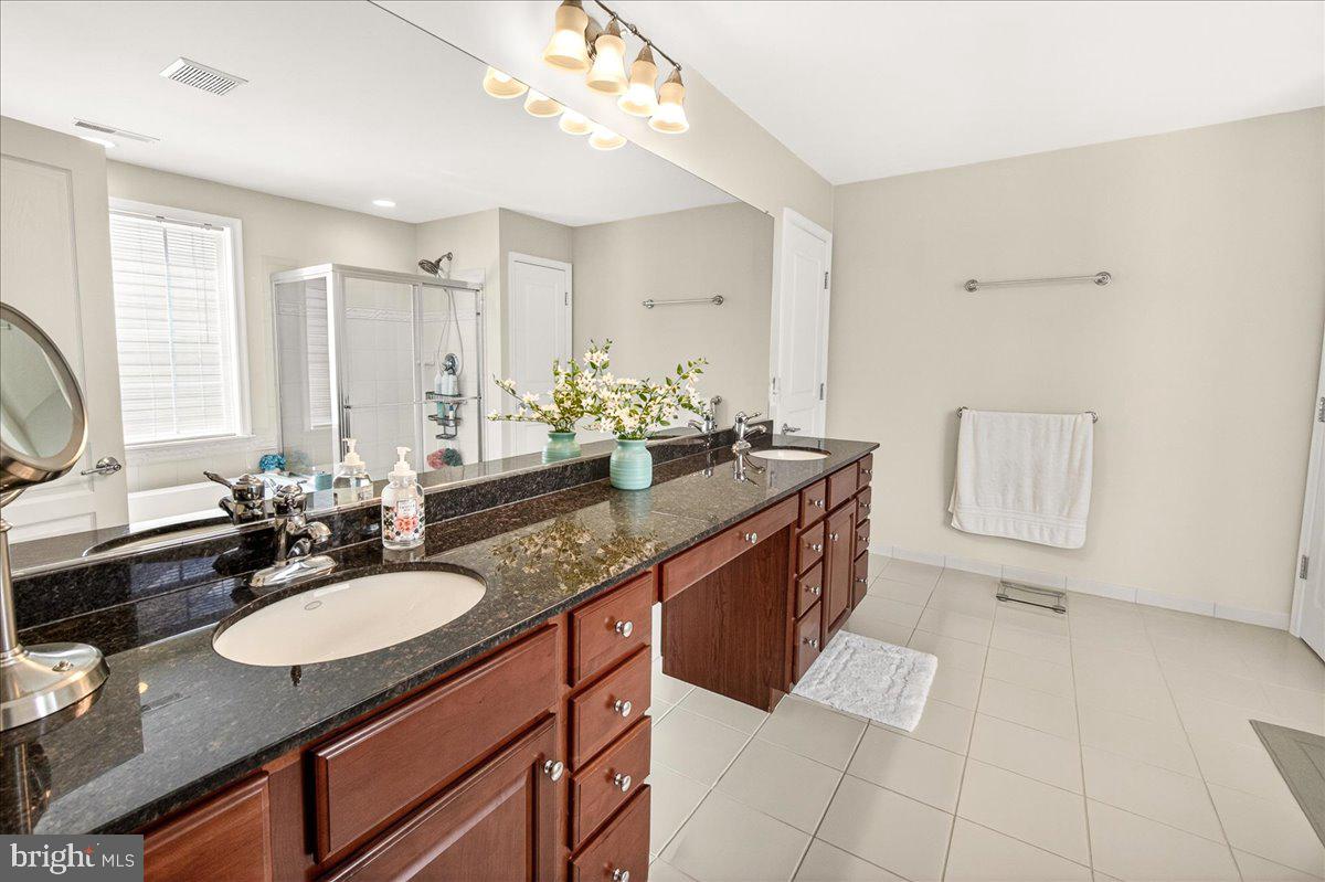 WHISPERING CREEK - Residential