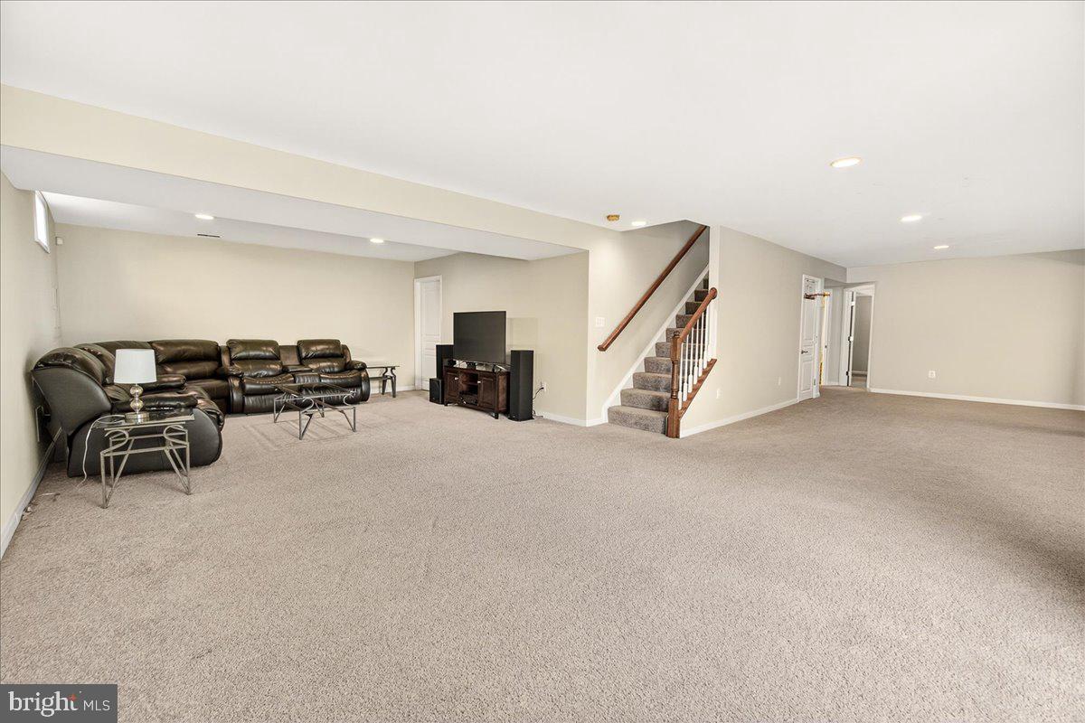WHISPERING CREEK - Residential