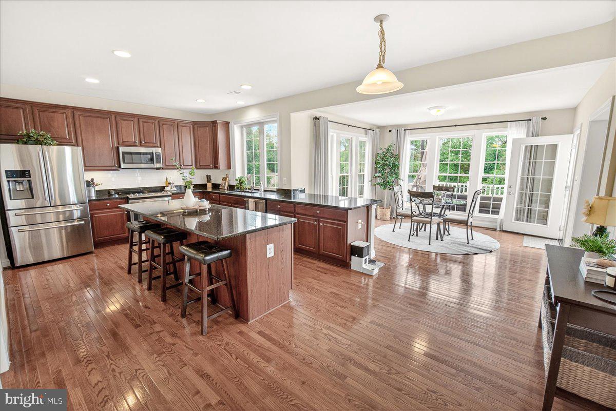 WHISPERING CREEK - Residential