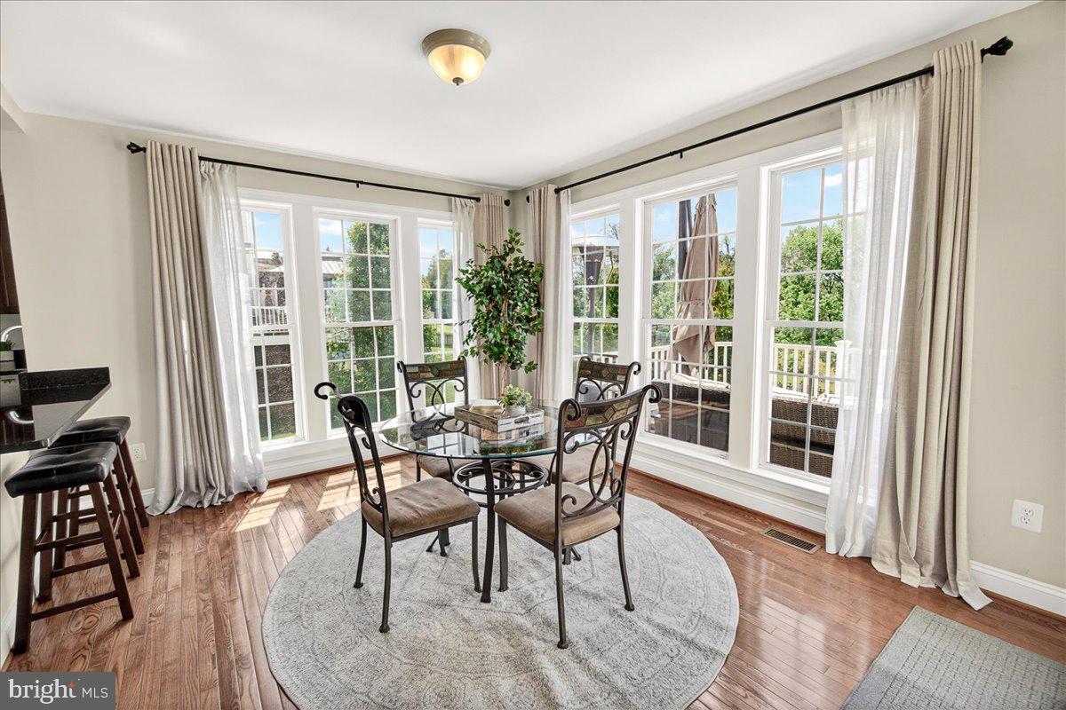 WHISPERING CREEK - Residential