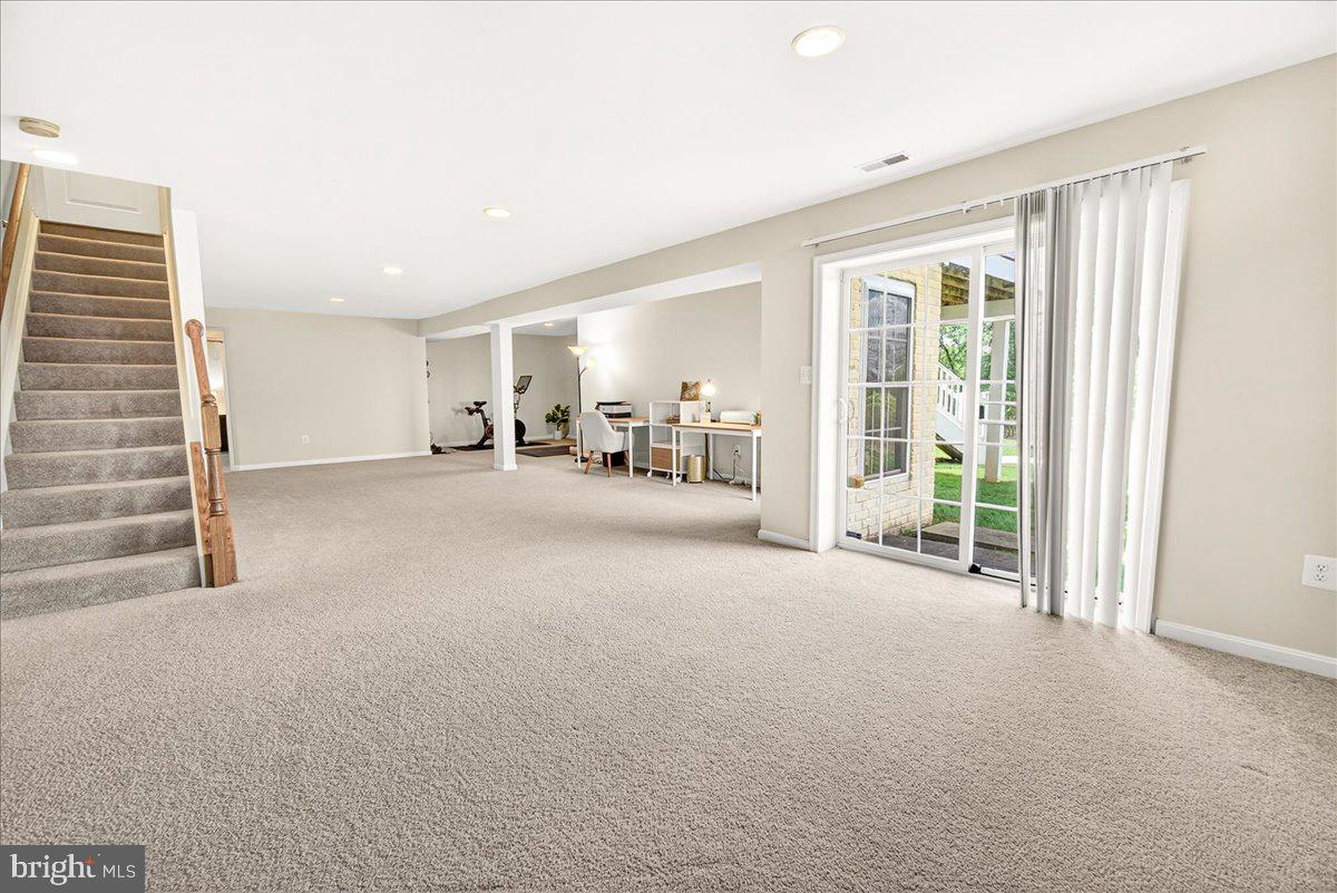 WHISPERING CREEK - Residential