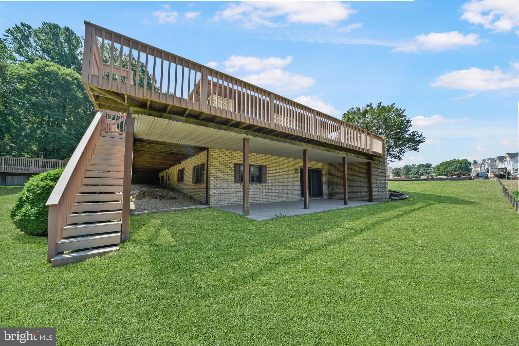 1623 SHADY TREE COURT