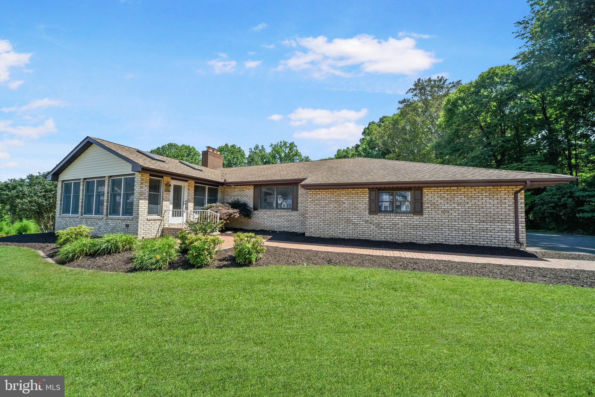 1623 SHADY TREE COURT