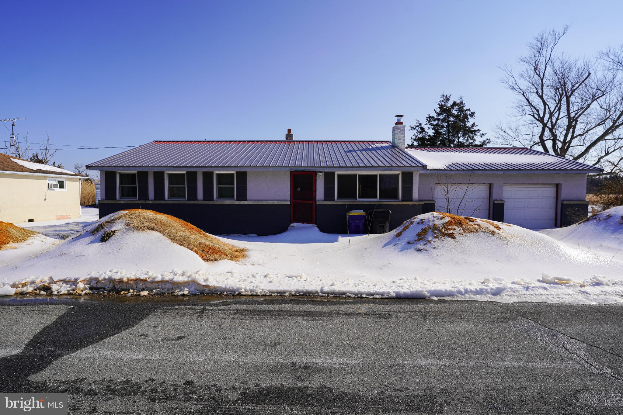 WOODLAND BEACH - Residential