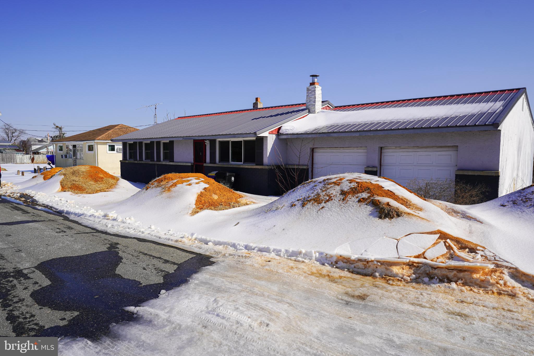 WOODLAND BEACH - Residential