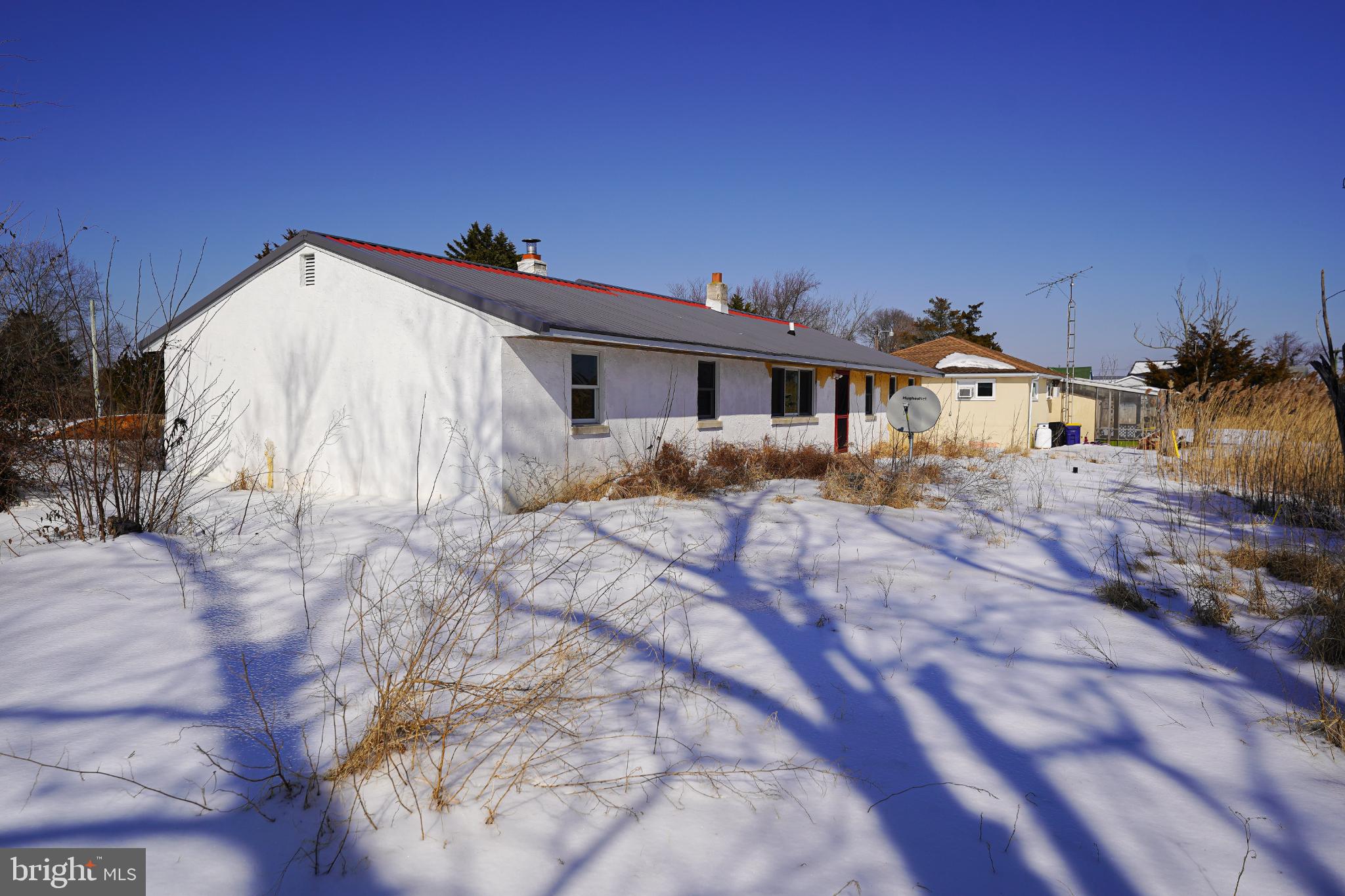 WOODLAND BEACH - Residential