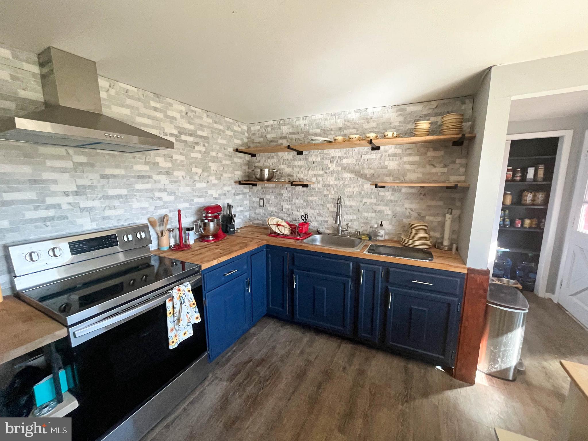 WOODLAND BEACH - Residential