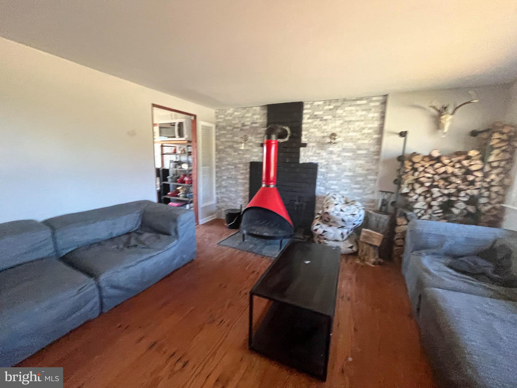 WOODLAND BEACH - Residential