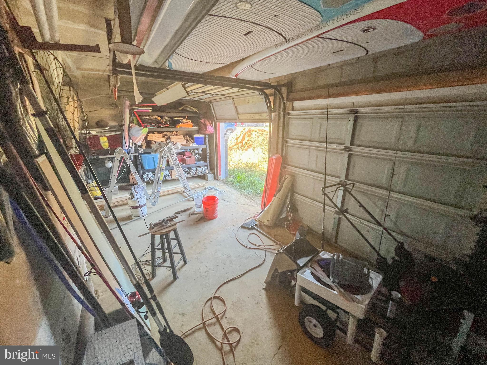 WOODLAND BEACH - Residential