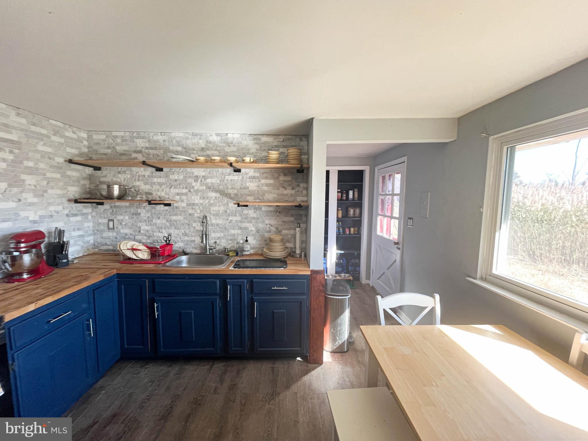 WOODLAND BEACH - Residential