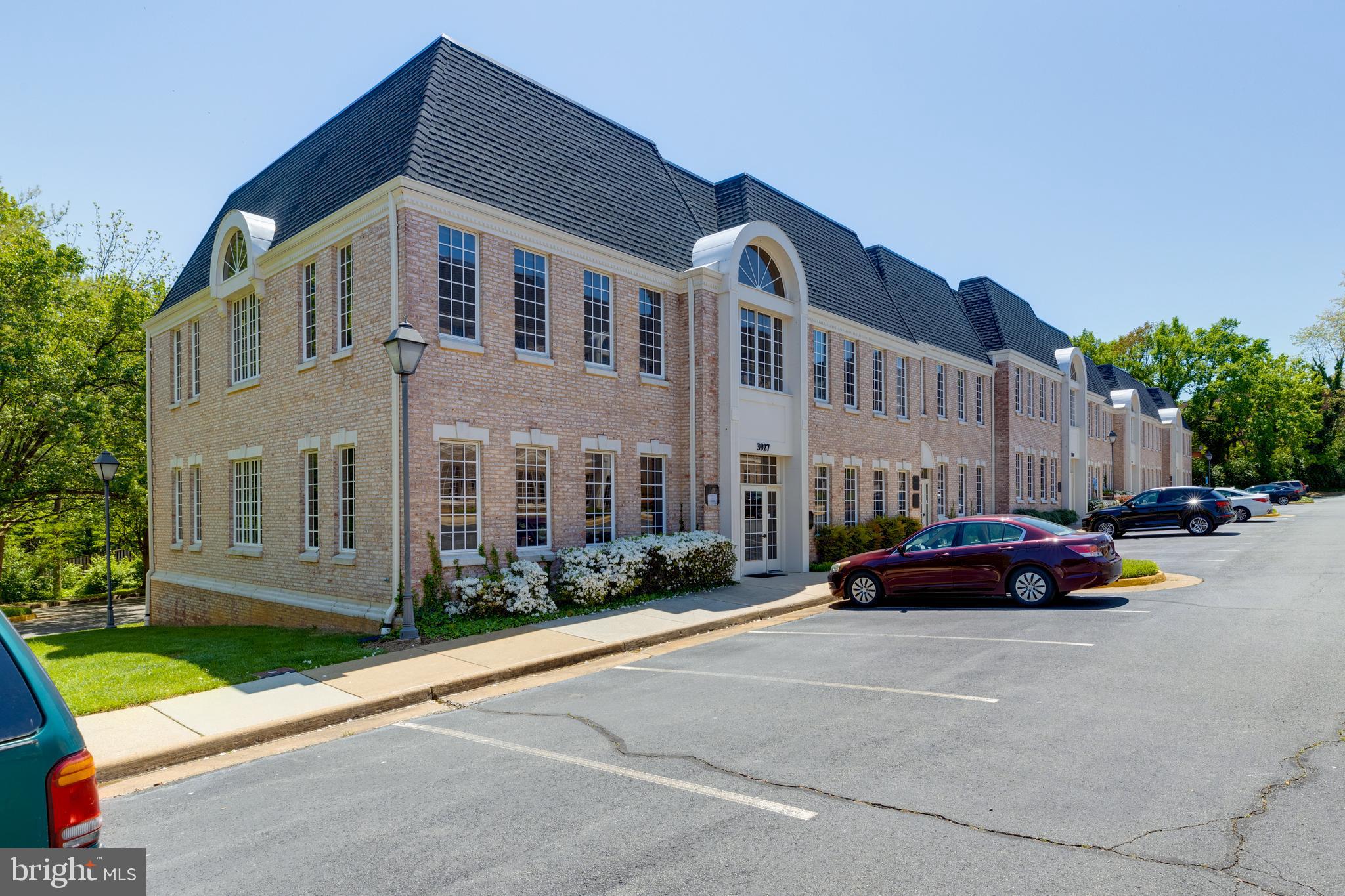 FAIRFAX COMMONS - Commercial Lease