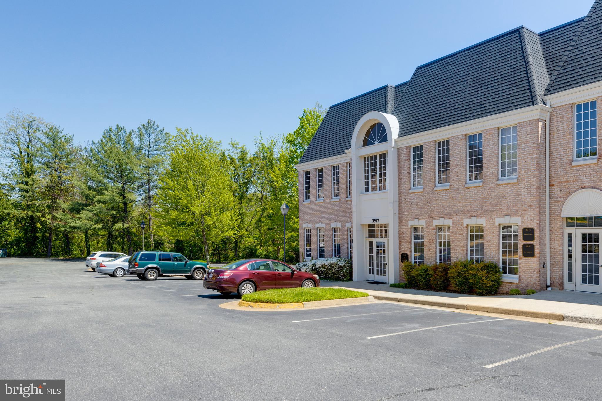 FAIRFAX COMMONS - Commercial Lease