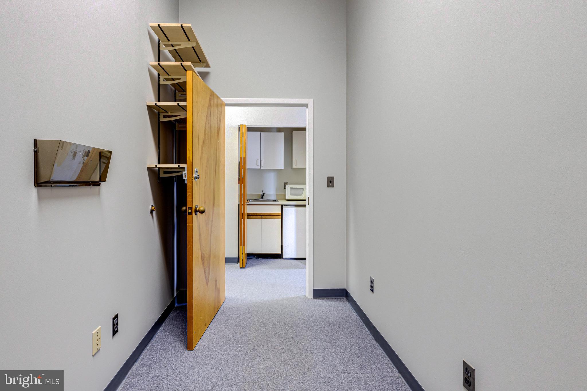 FAIRFAX COMMONS - Commercial Lease