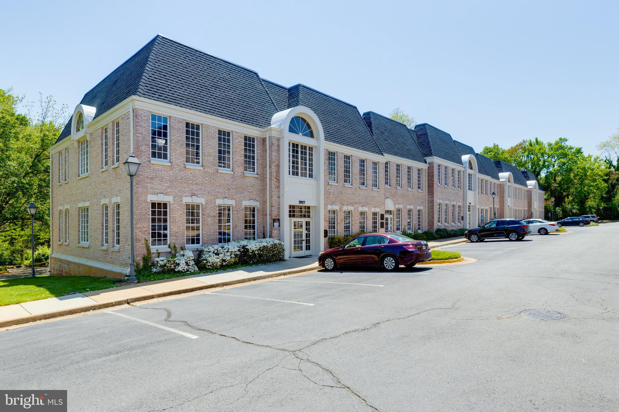 FAIRFAX COMMONS - Commercial Lease