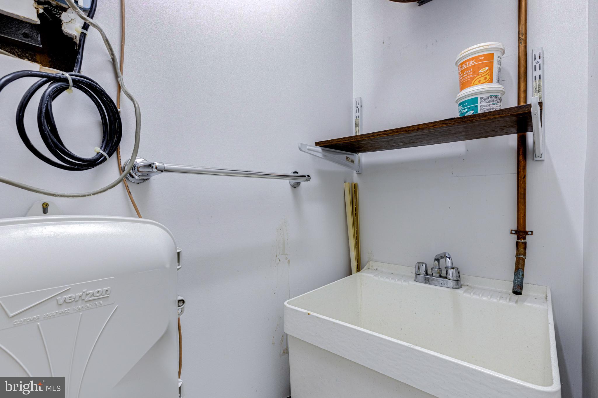 FAIRFAX COMMONS - Commercial Lease