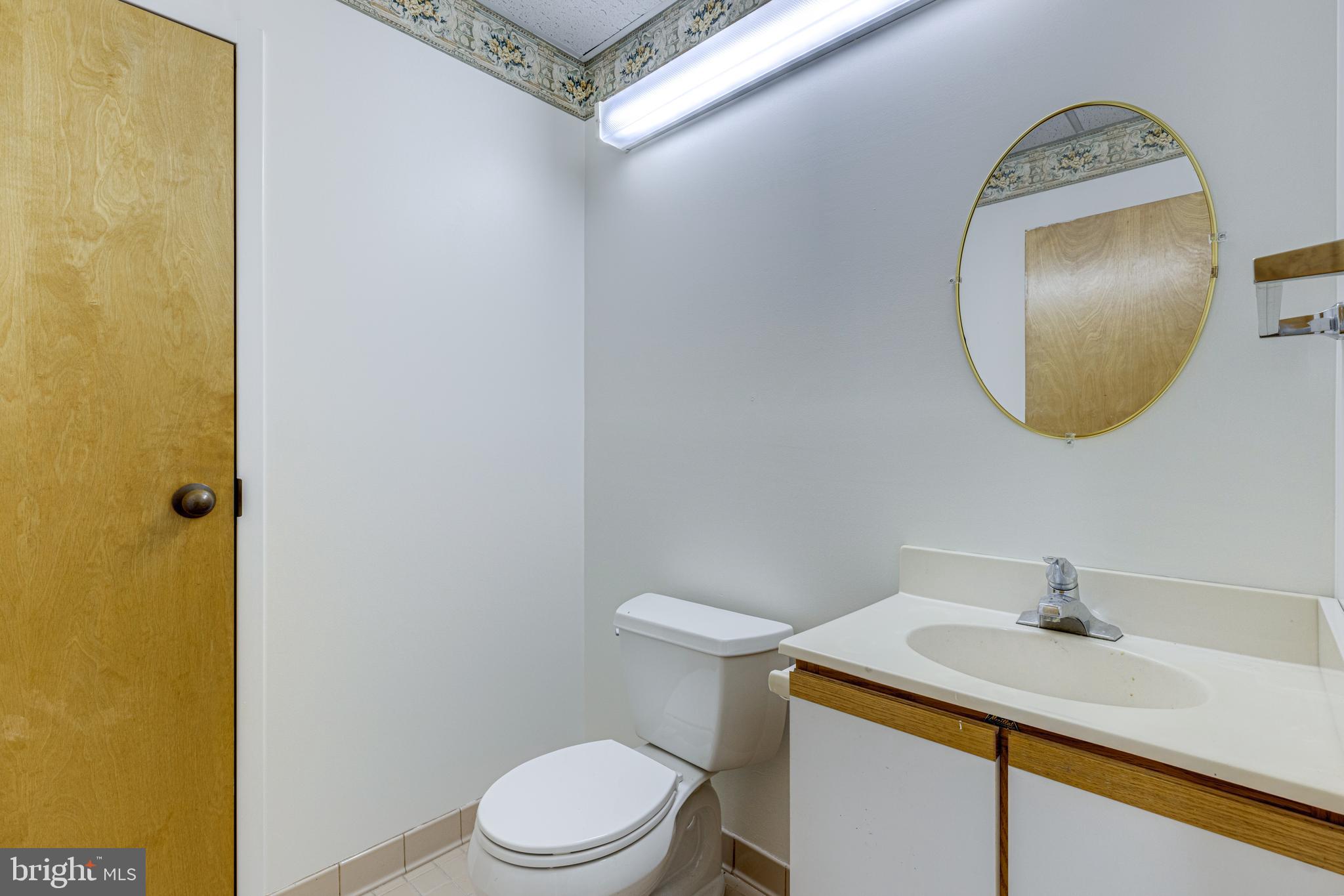 FAIRFAX COMMONS - Commercial Lease