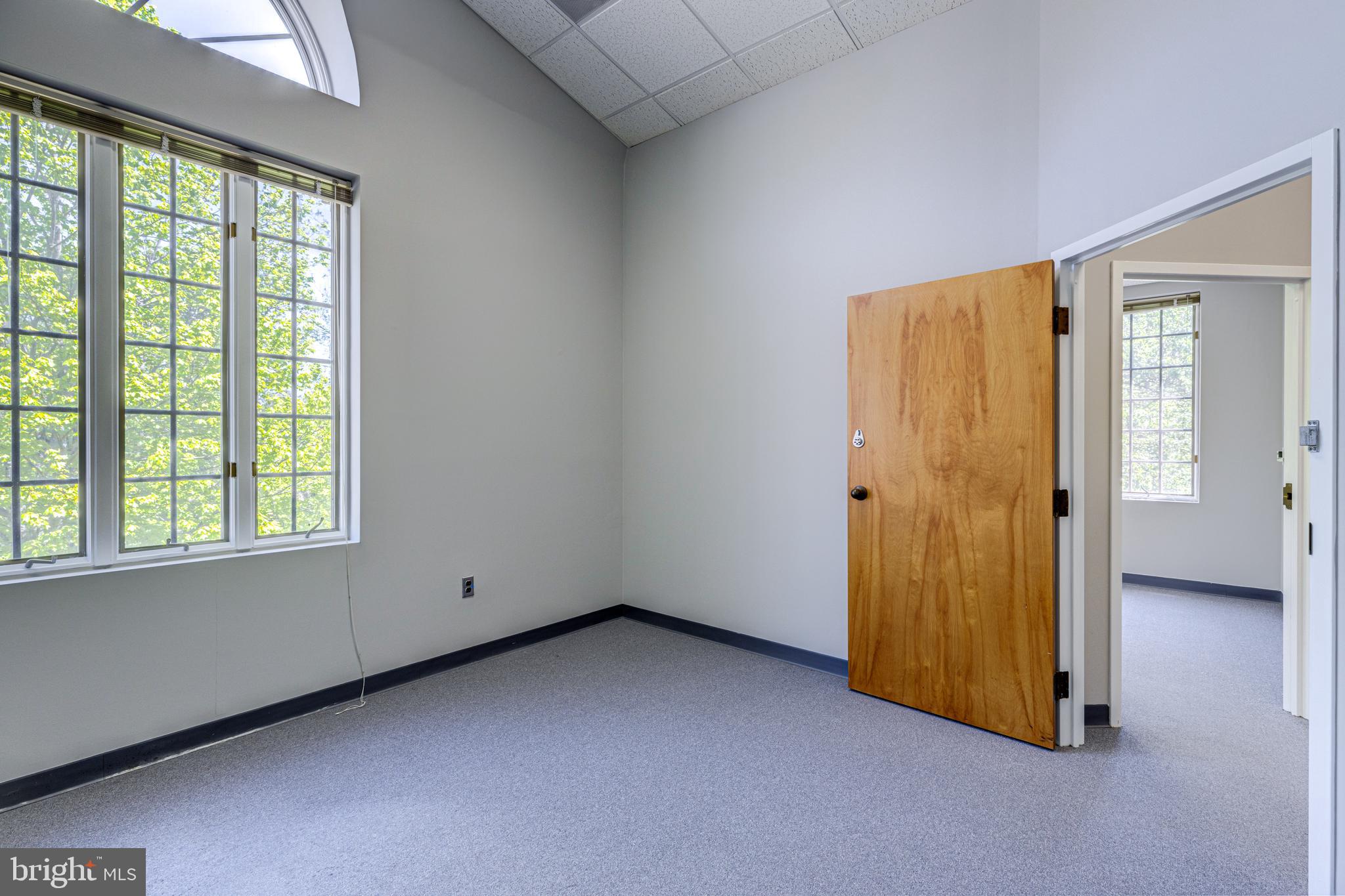 FAIRFAX COMMONS - Commercial Lease