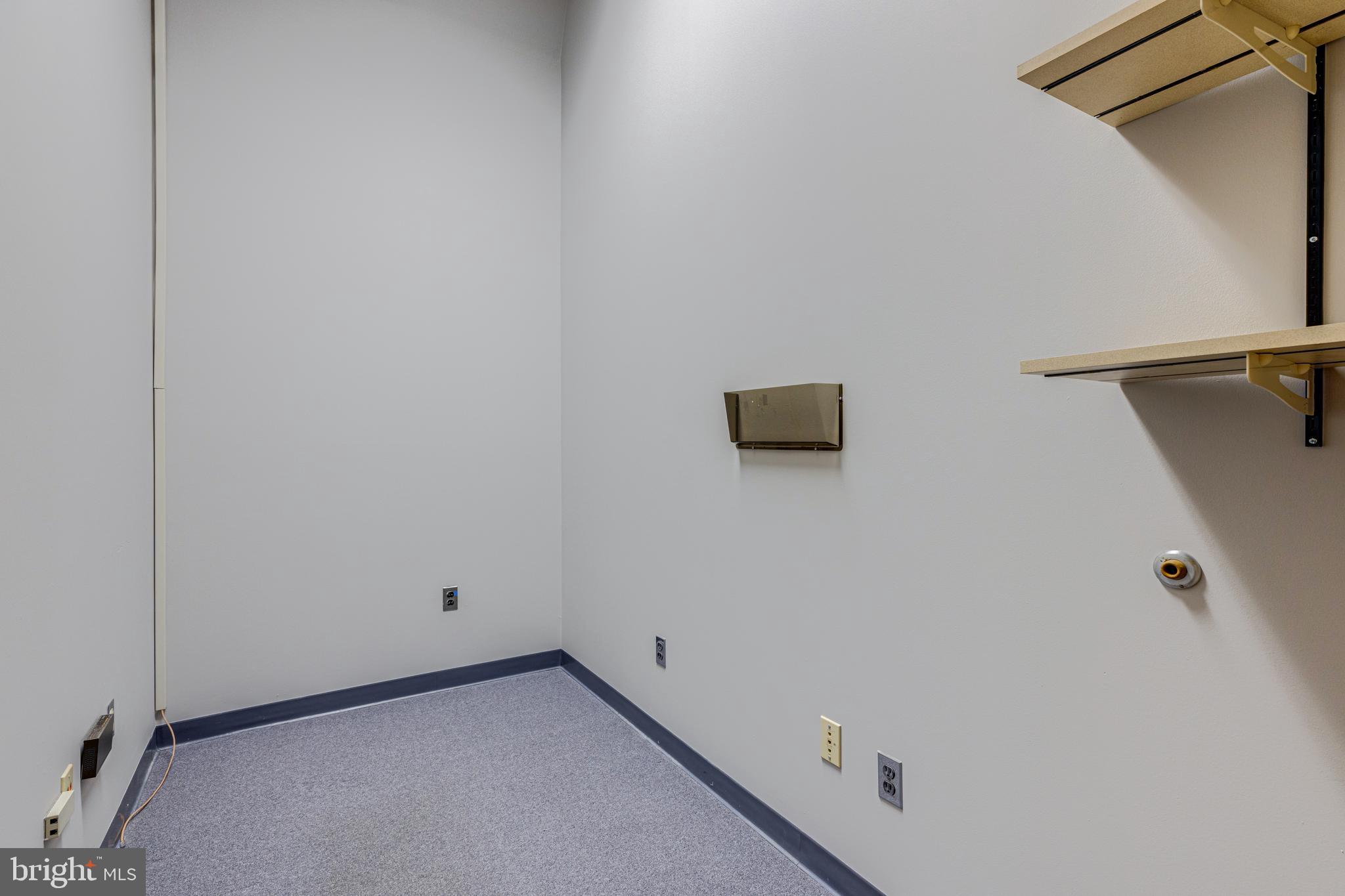 FAIRFAX COMMONS - Commercial Lease