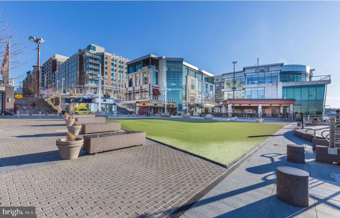 THE FLATS AT NATIONAL HARBOR - Residential