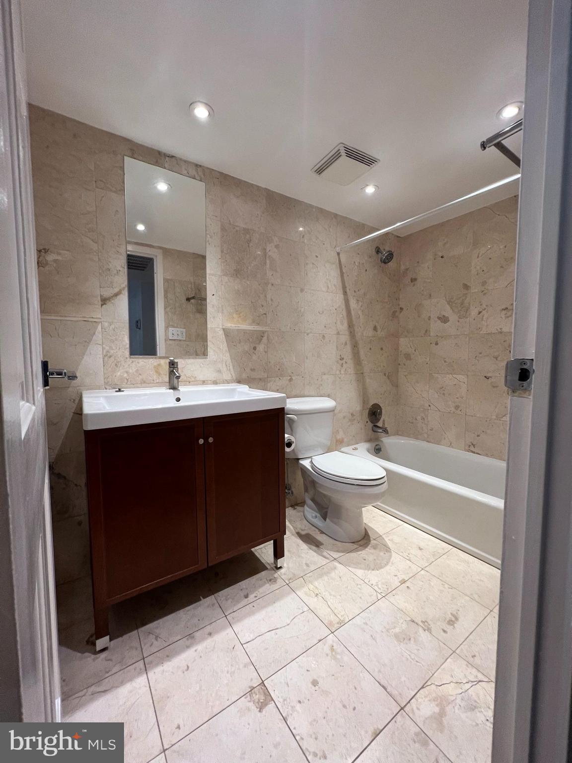 CHESTNUT GROVE - Residential Lease