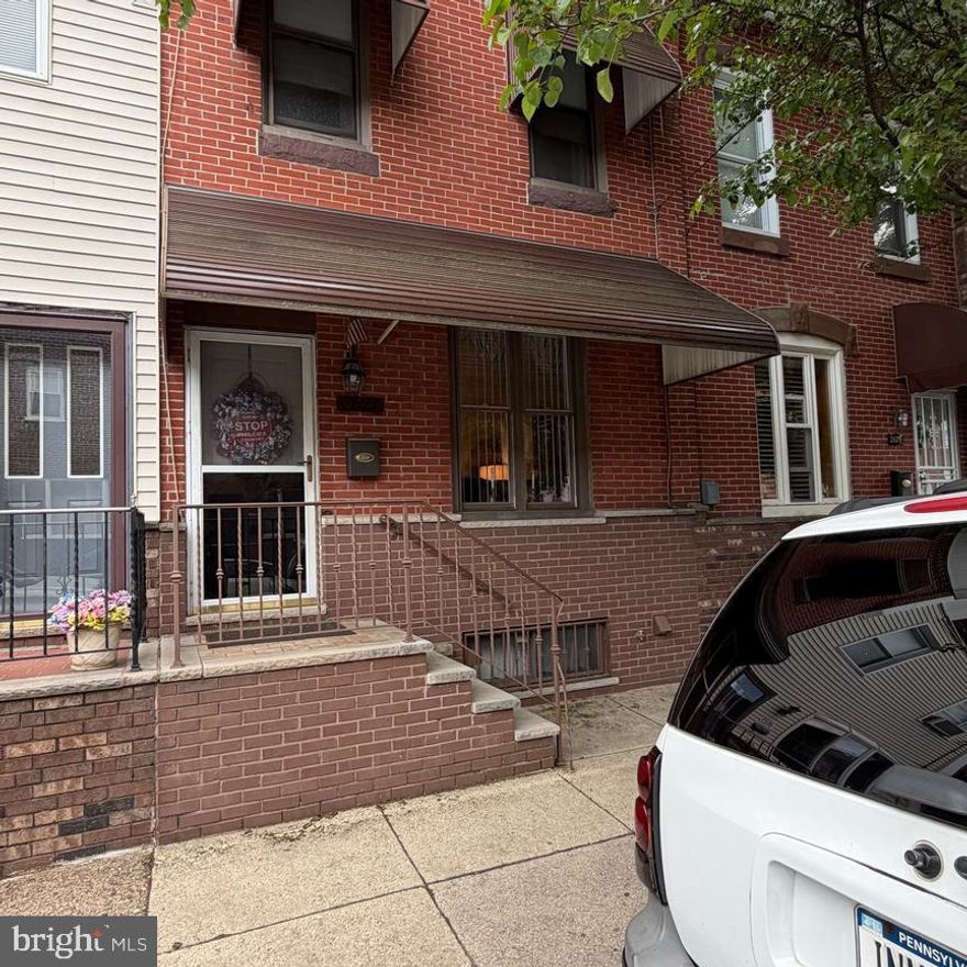 Come see the potential in this 3 bedroom , 1 bath home located int the heart of South Philly. Open floor plan and granite counter tops in the kitchen. Nice size bedrooms with ample closet space. Close to shopping centers, park and public transportation.  10 minute walk for sports venues. This home is a great opportunity for both homeowner and investor.