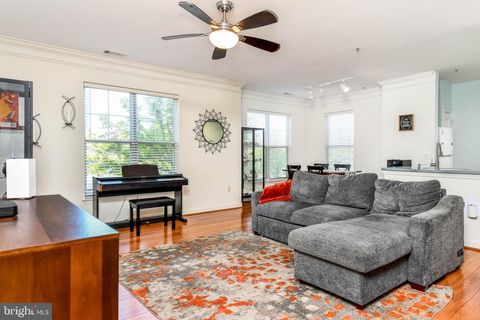 Photo of 501 Hungerford Drive #123, ROCKVILLE, MD 20850 (MLS # MDMC2173566)