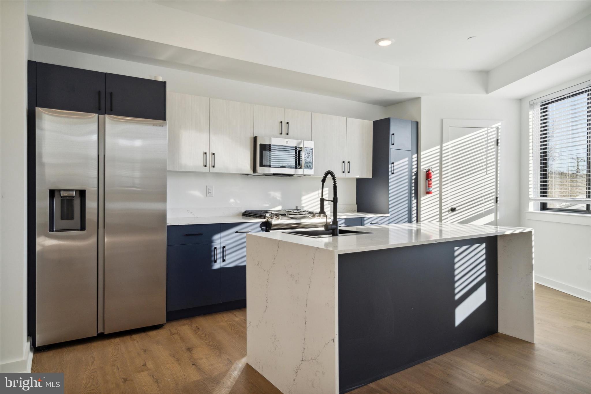 POINT BREEZE - Commercial Sale