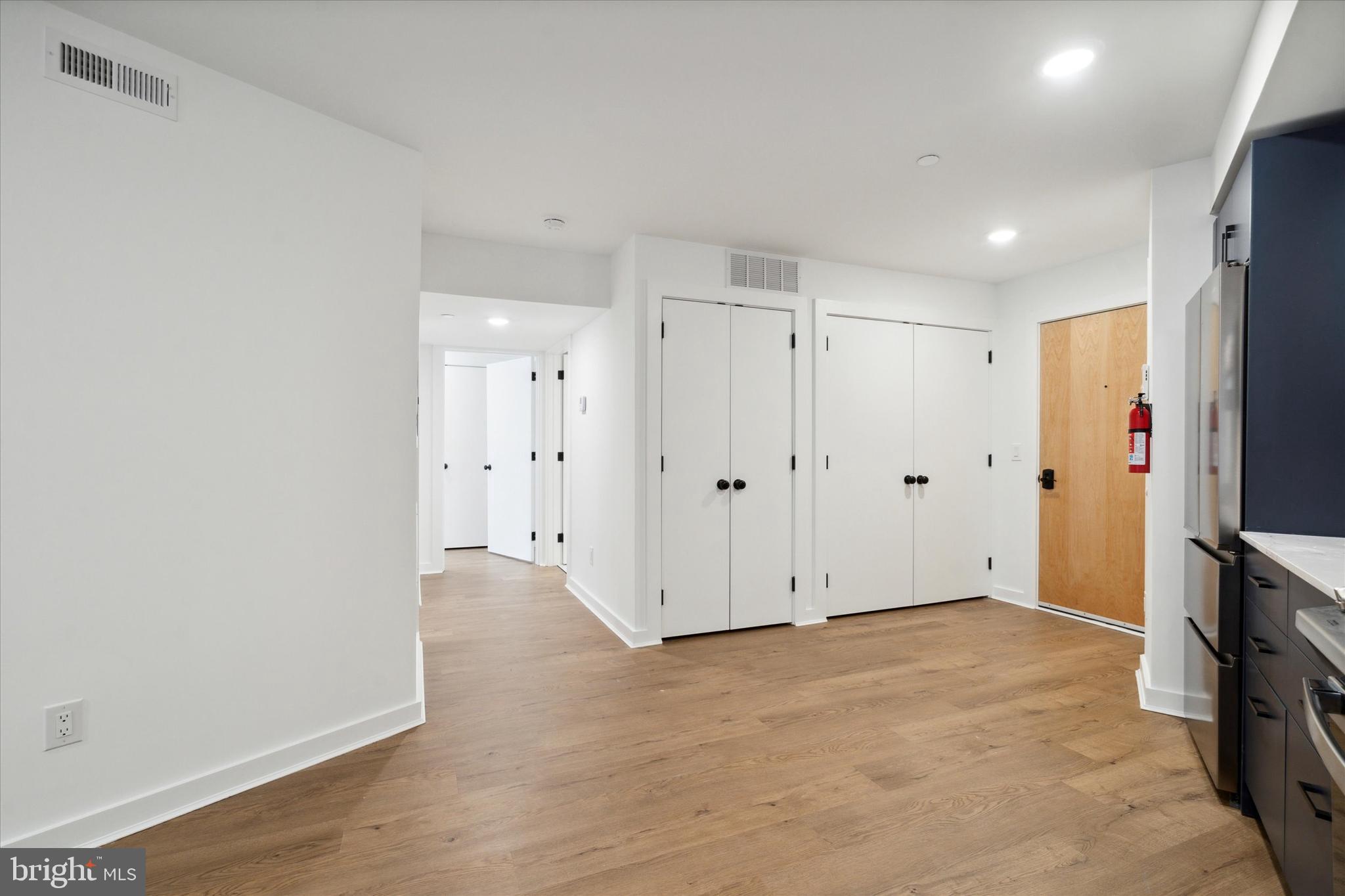 POINT BREEZE - Commercial Sale