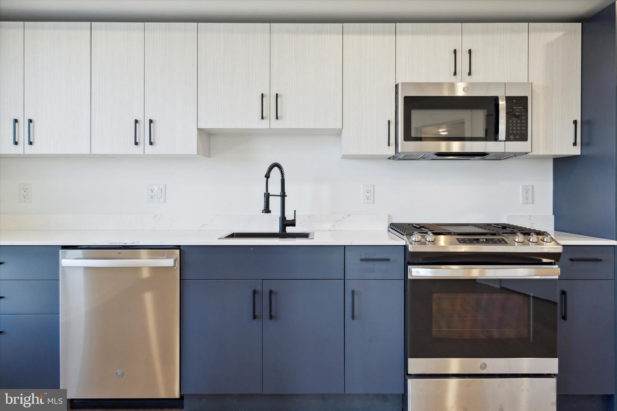 POINT BREEZE - Commercial Sale