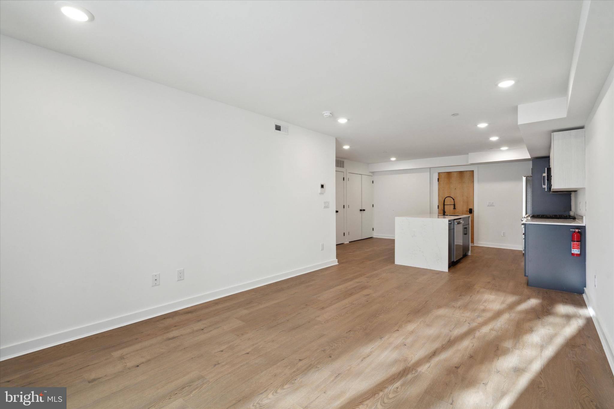 POINT BREEZE - Commercial Sale