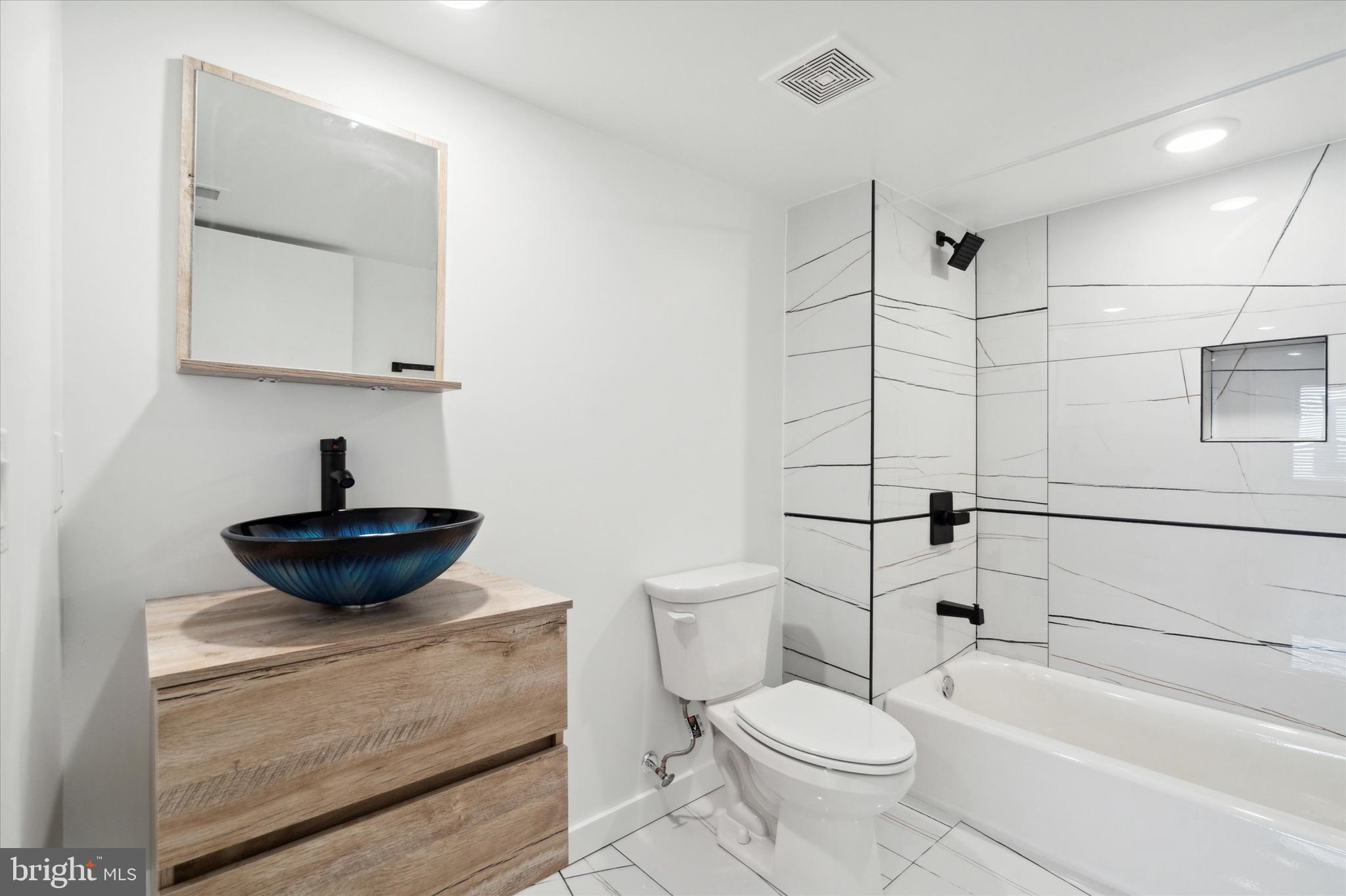 POINT BREEZE - Commercial Sale