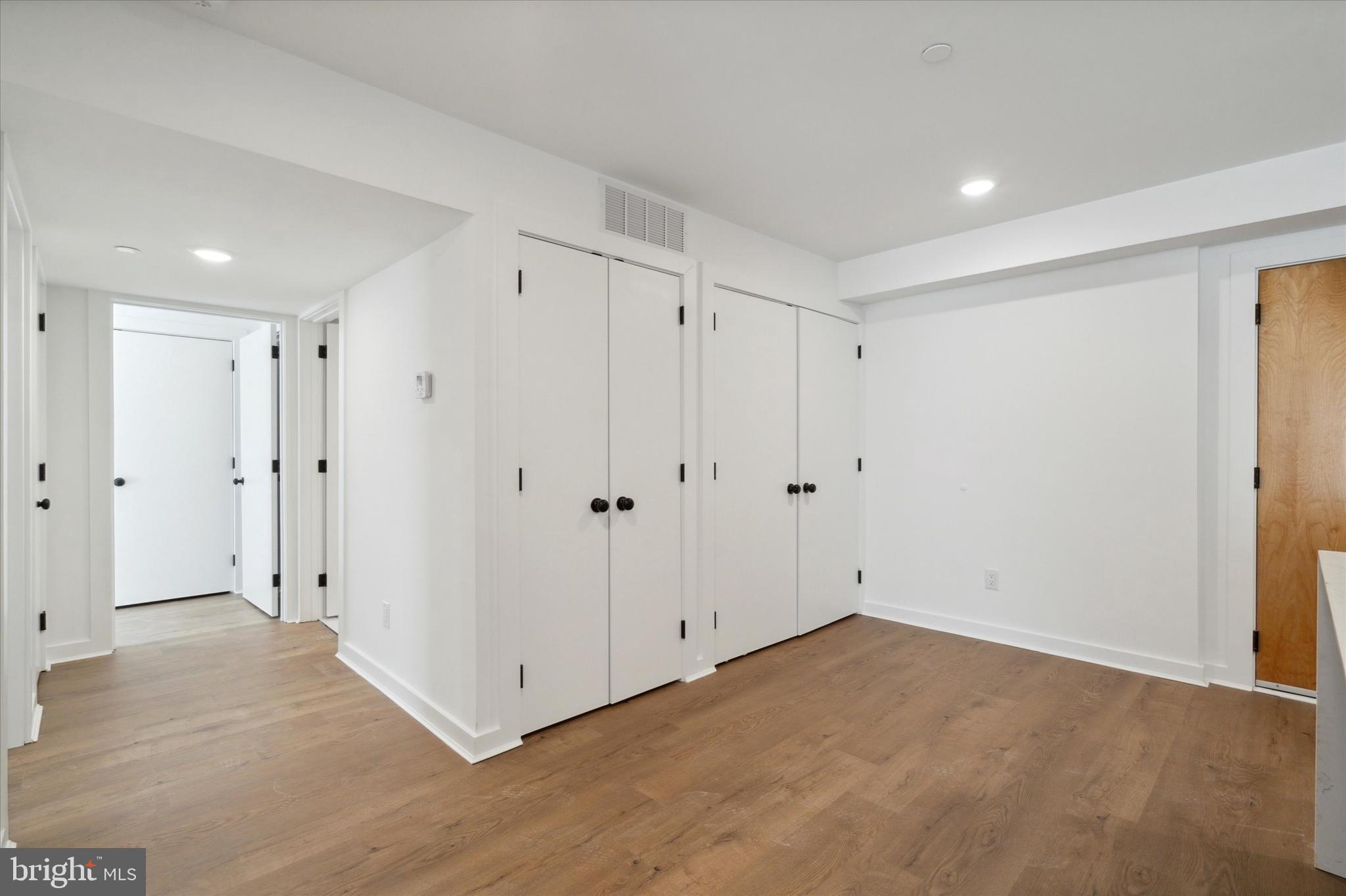 POINT BREEZE - Commercial Sale