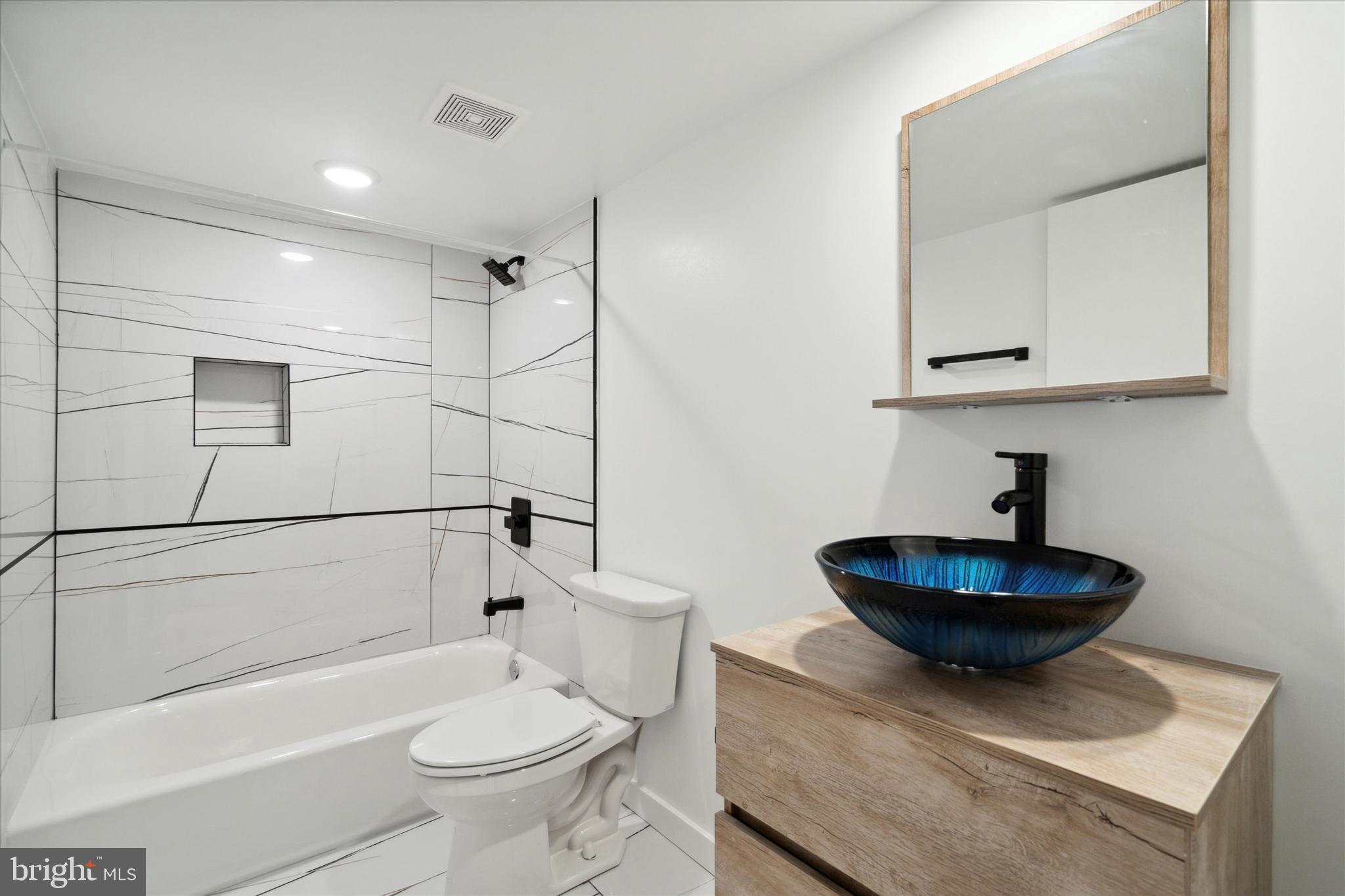 POINT BREEZE - Commercial Sale