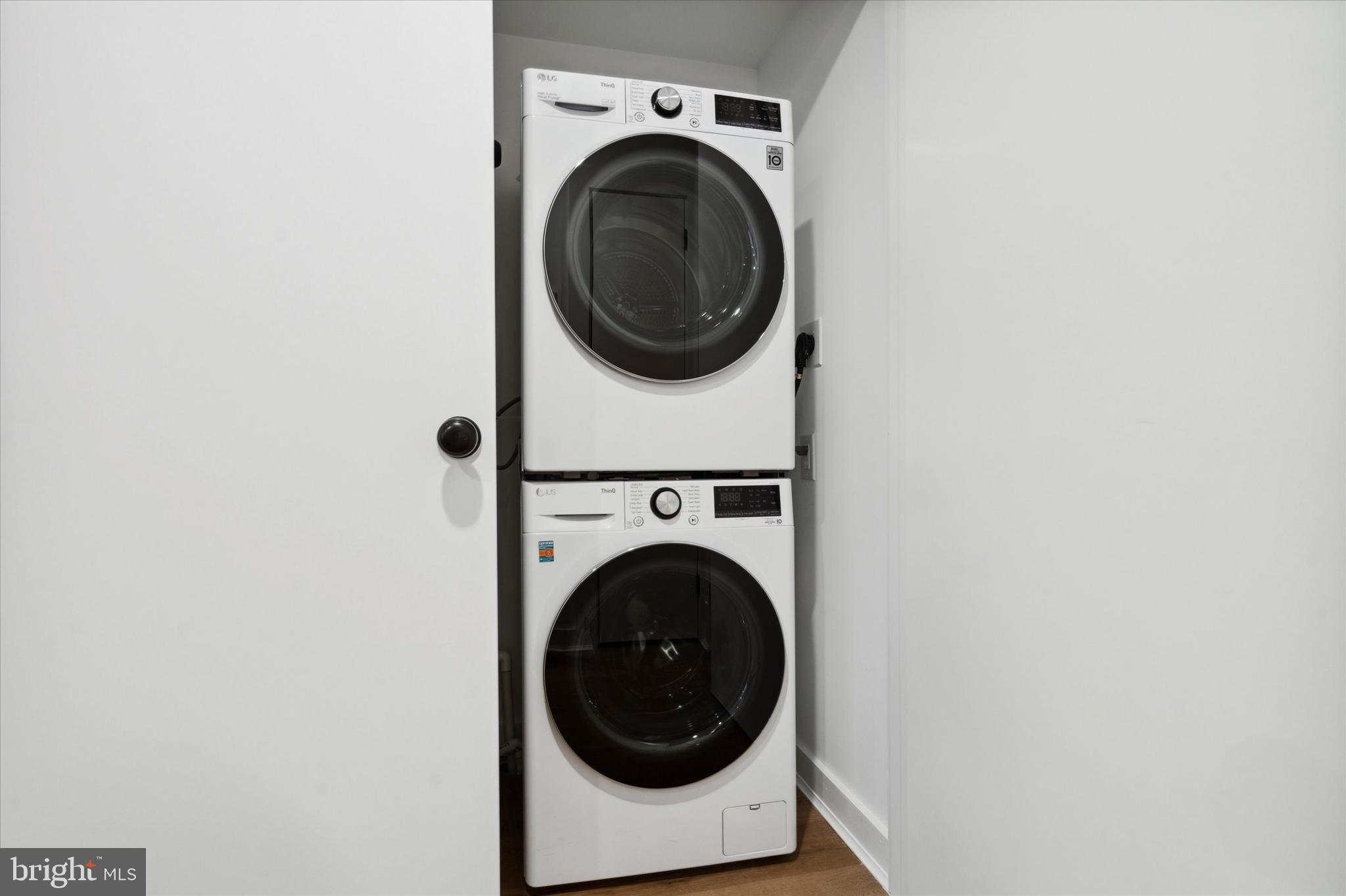 POINT BREEZE - Commercial Sale