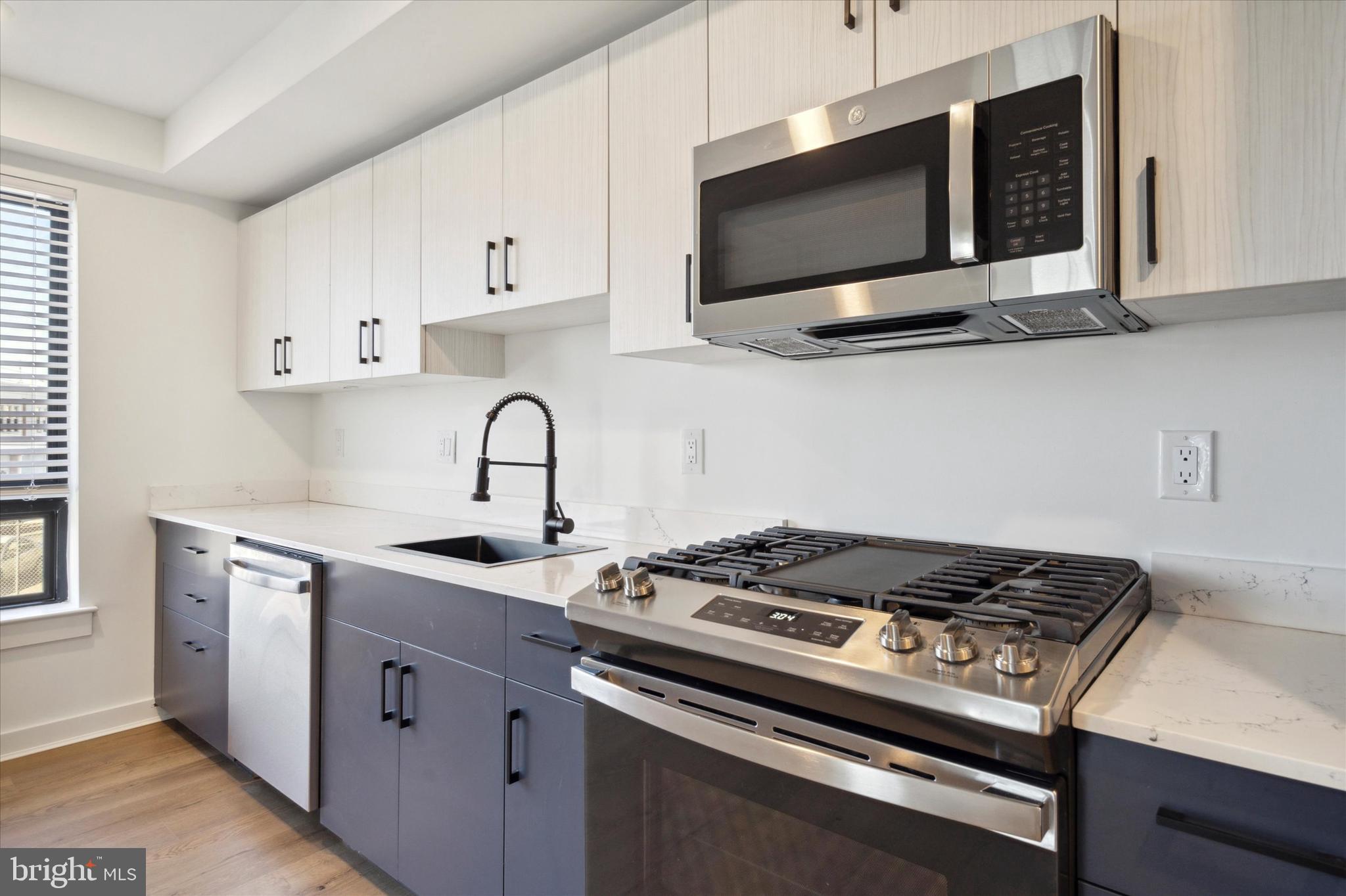 POINT BREEZE - Commercial Sale