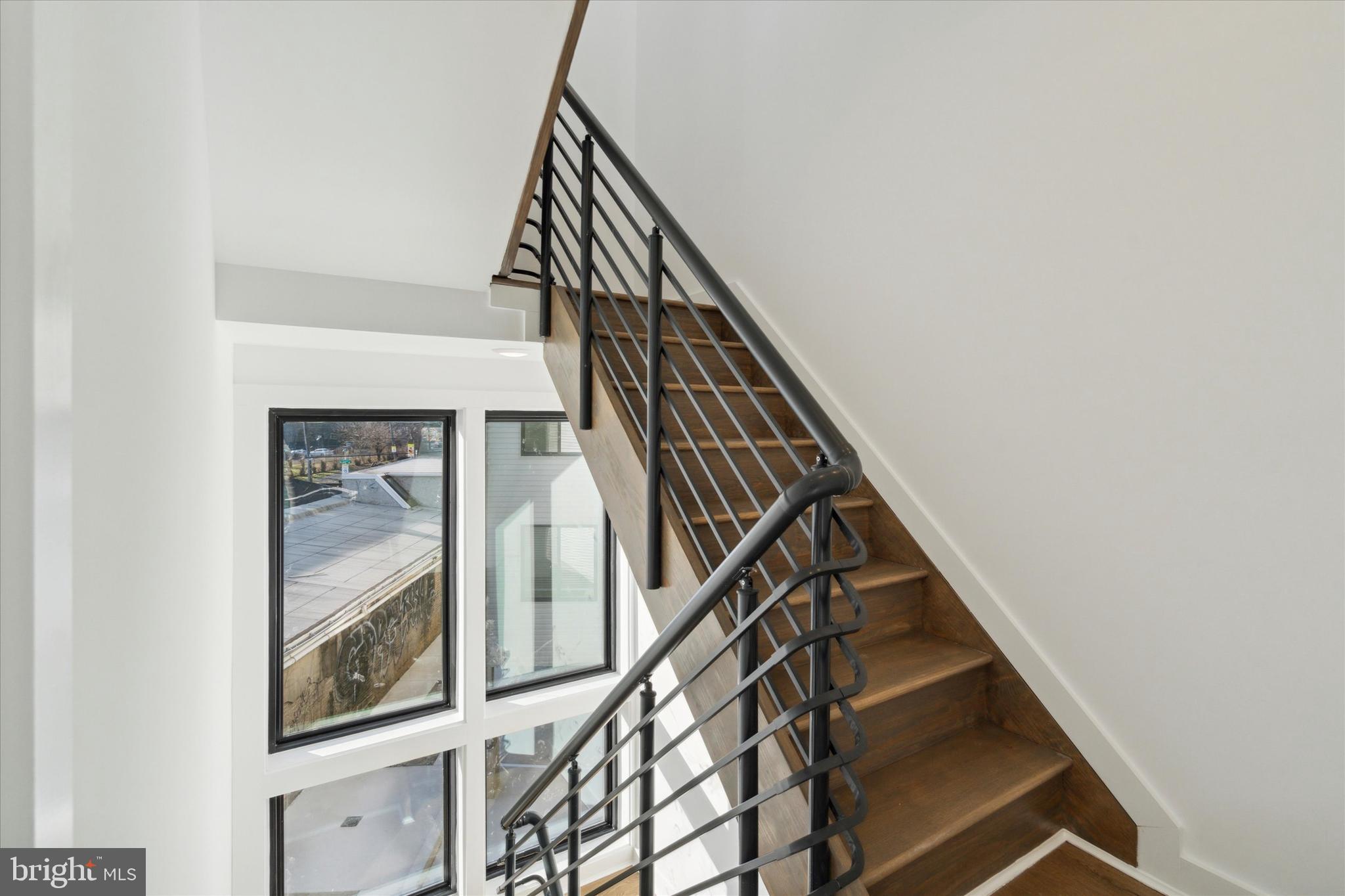 POINT BREEZE - Commercial Sale