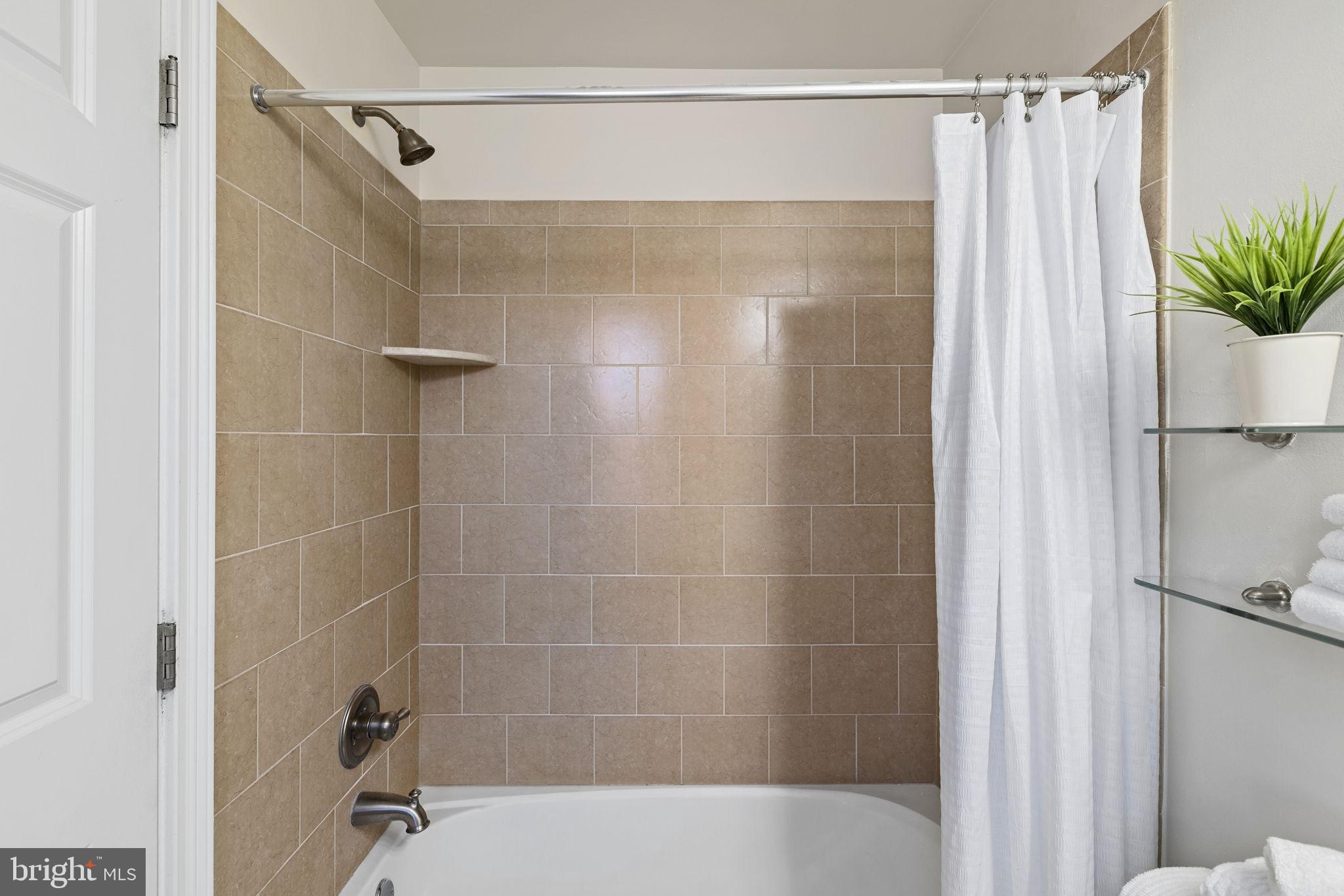 NAVAL SQUARE - Residential