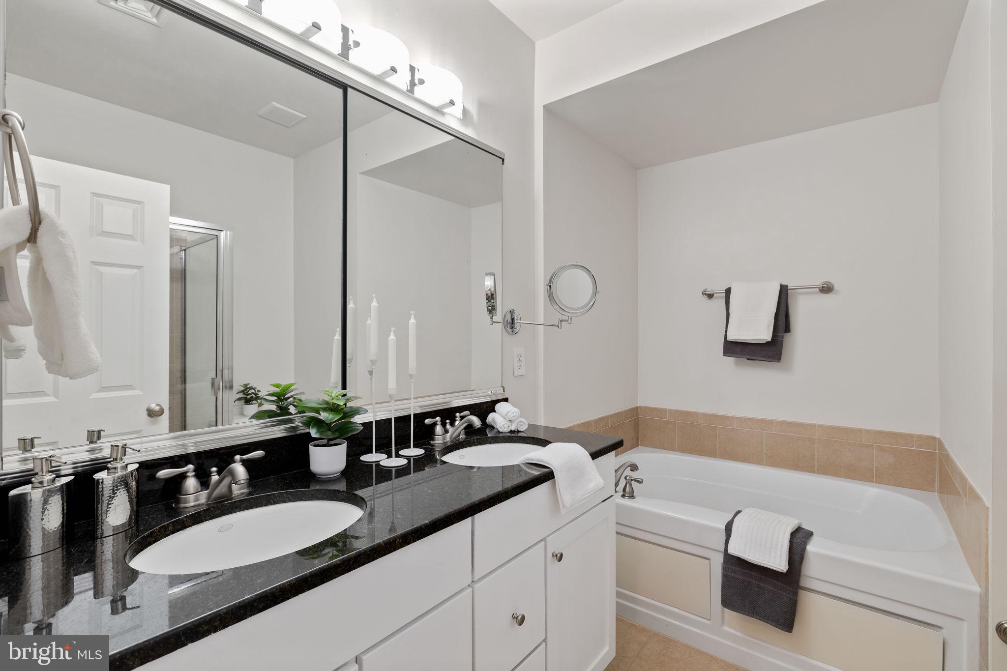 NAVAL SQUARE - Residential