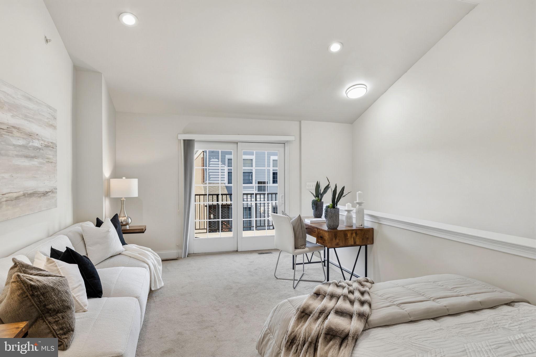 NAVAL SQUARE - Residential