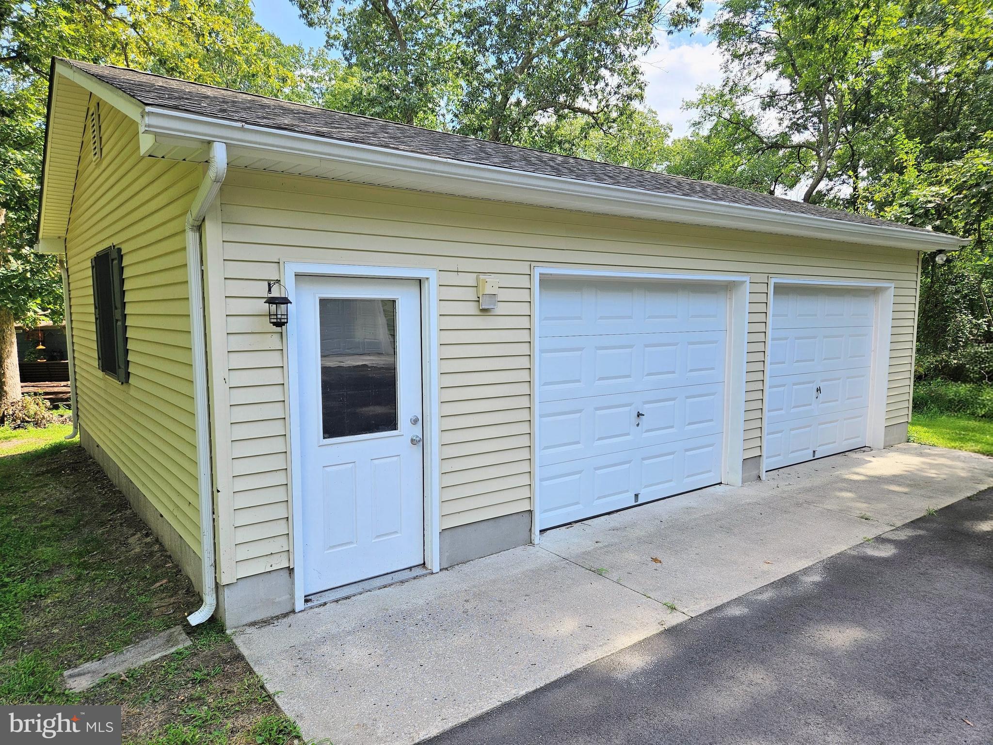 11 HANTHORNE DRIVE