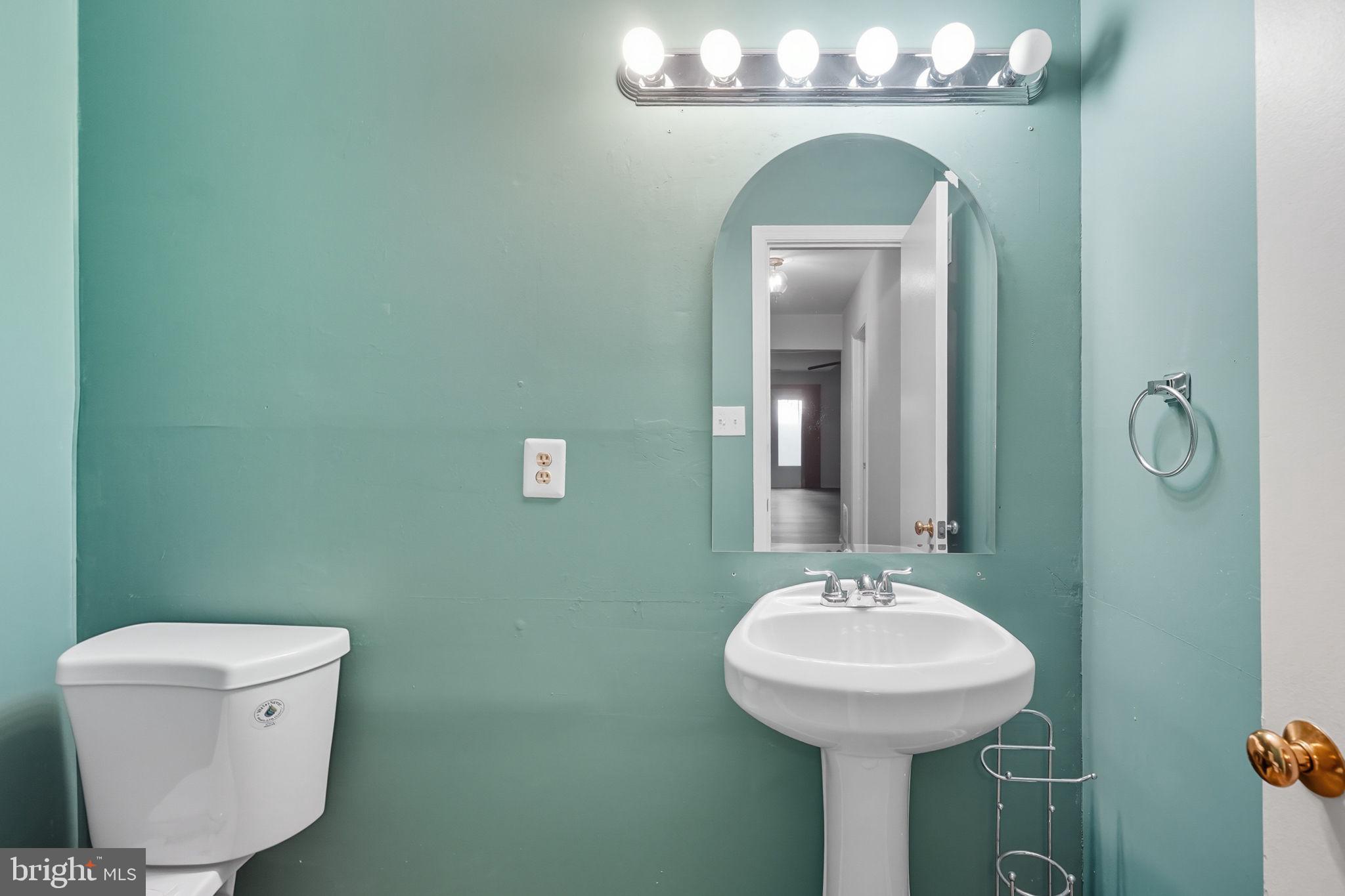 BRISTOL SQUARE - Residential Lease