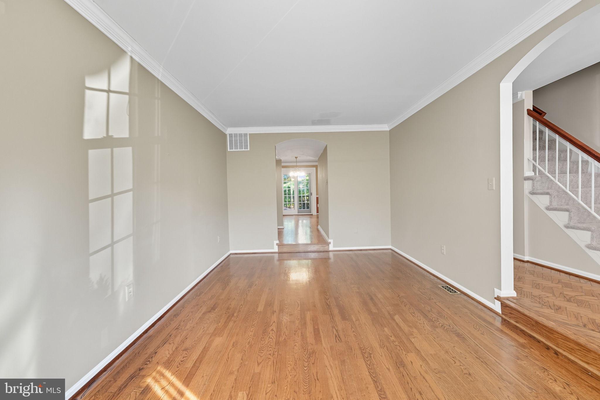 BRISTOL SQUARE - Residential Lease