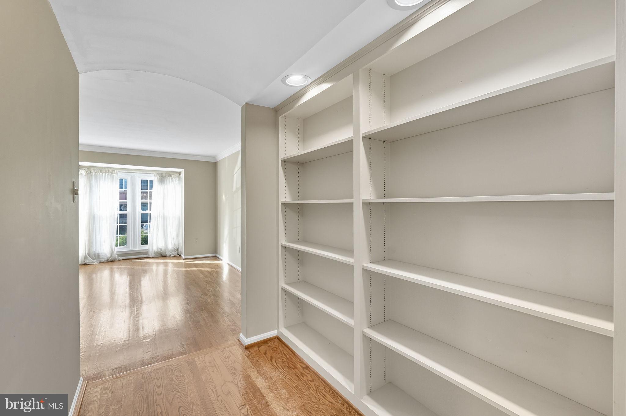 BRISTOL SQUARE - Residential Lease