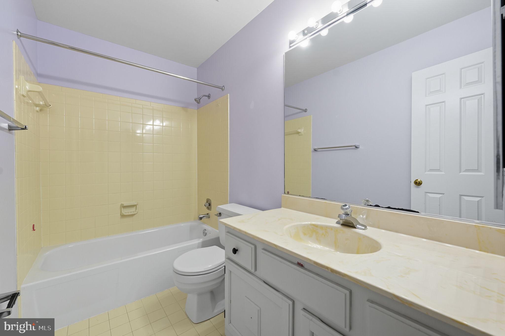 BRISTOL SQUARE - Residential Lease