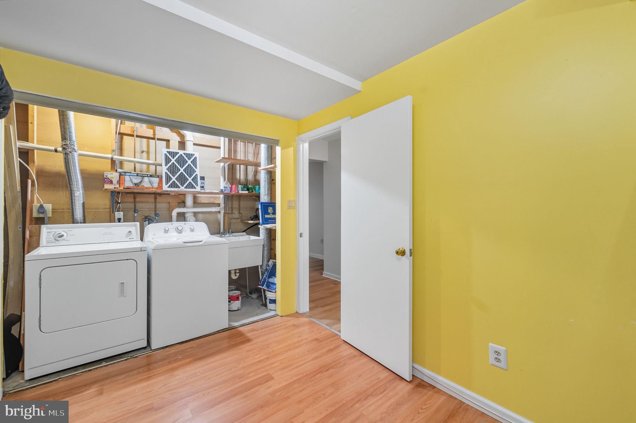 BRISTOL SQUARE - Residential Lease