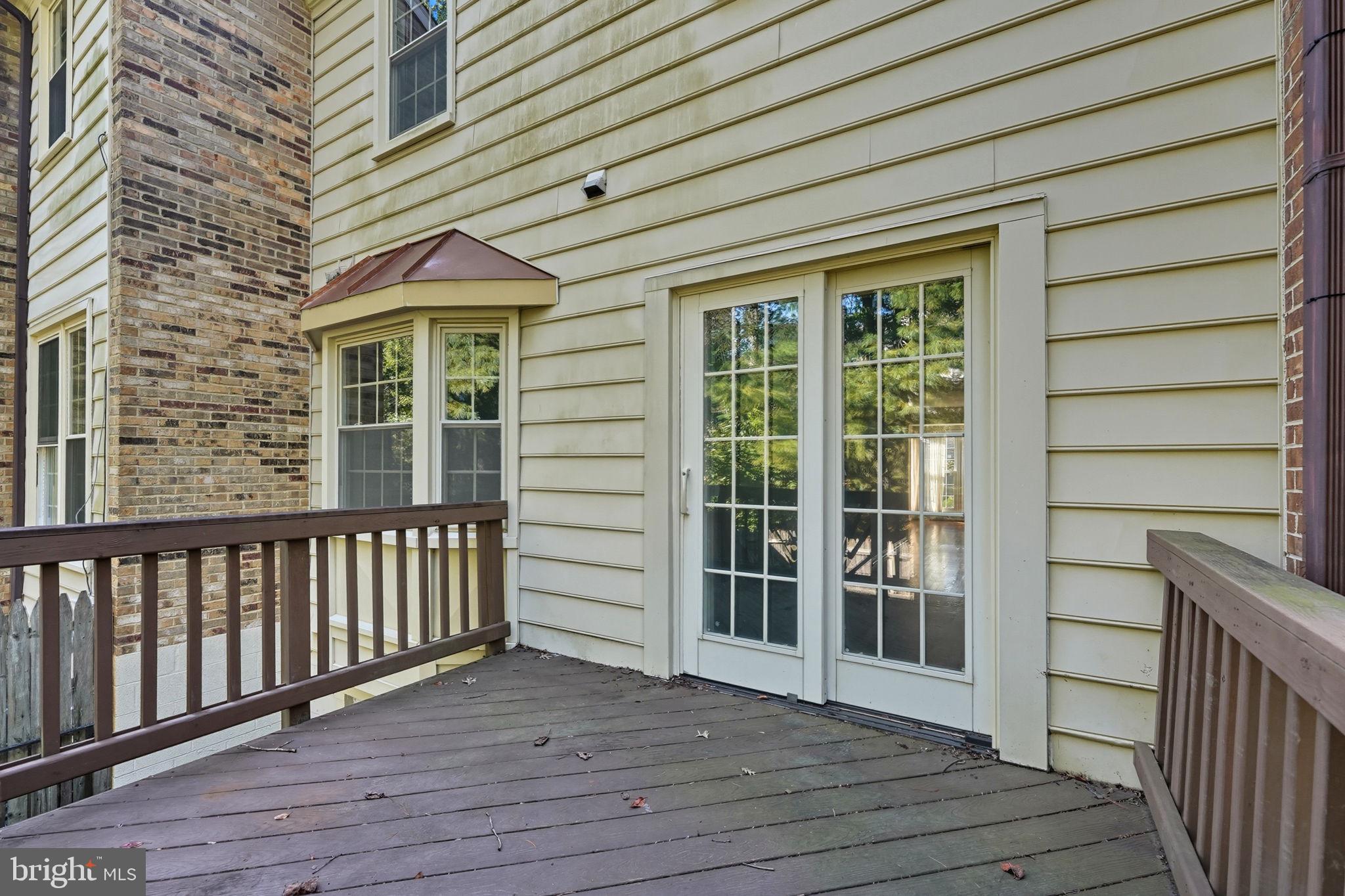 BRISTOL SQUARE - Residential Lease