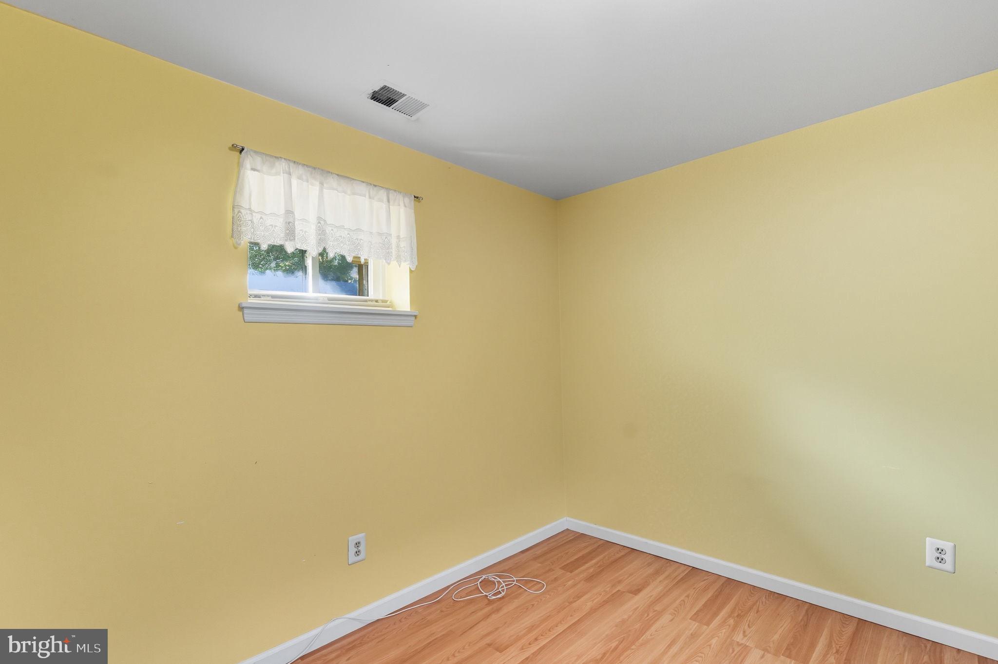 BRISTOL SQUARE - Residential Lease