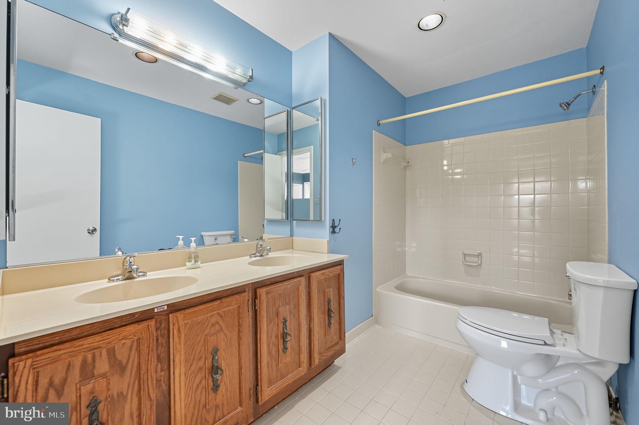 BRISTOL SQUARE - Residential Lease