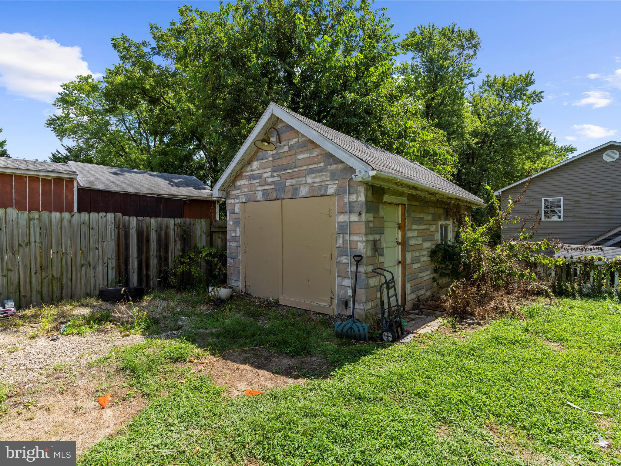 ROLAND TERRACE - Residential