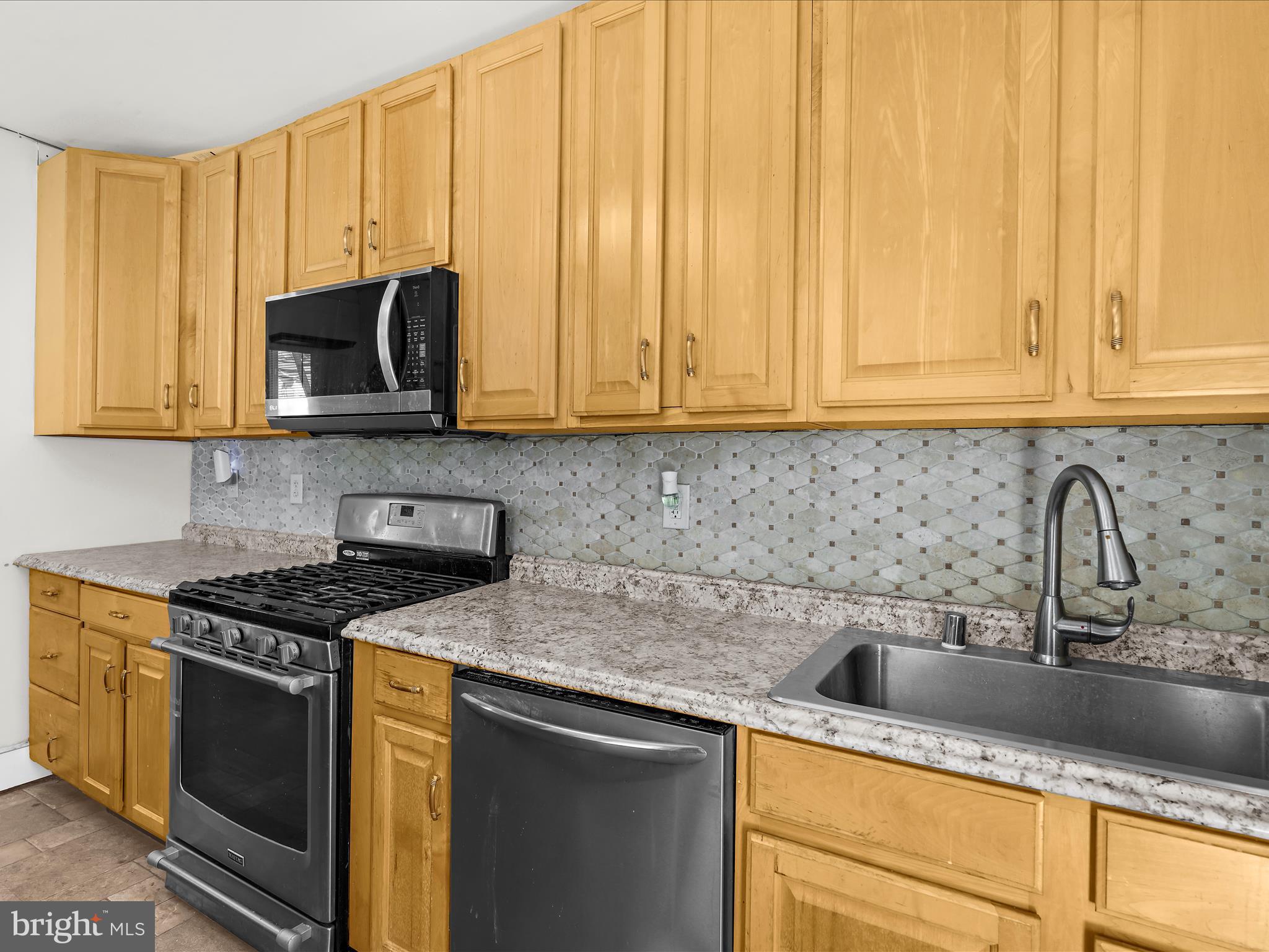 ROLAND TERRACE - Residential